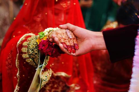 Photo of bride holding out hand